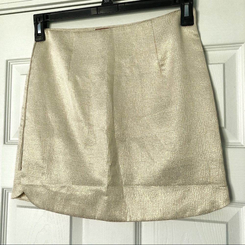 ❌SOLD❌ NWT Metallic Gold Mini Skirt